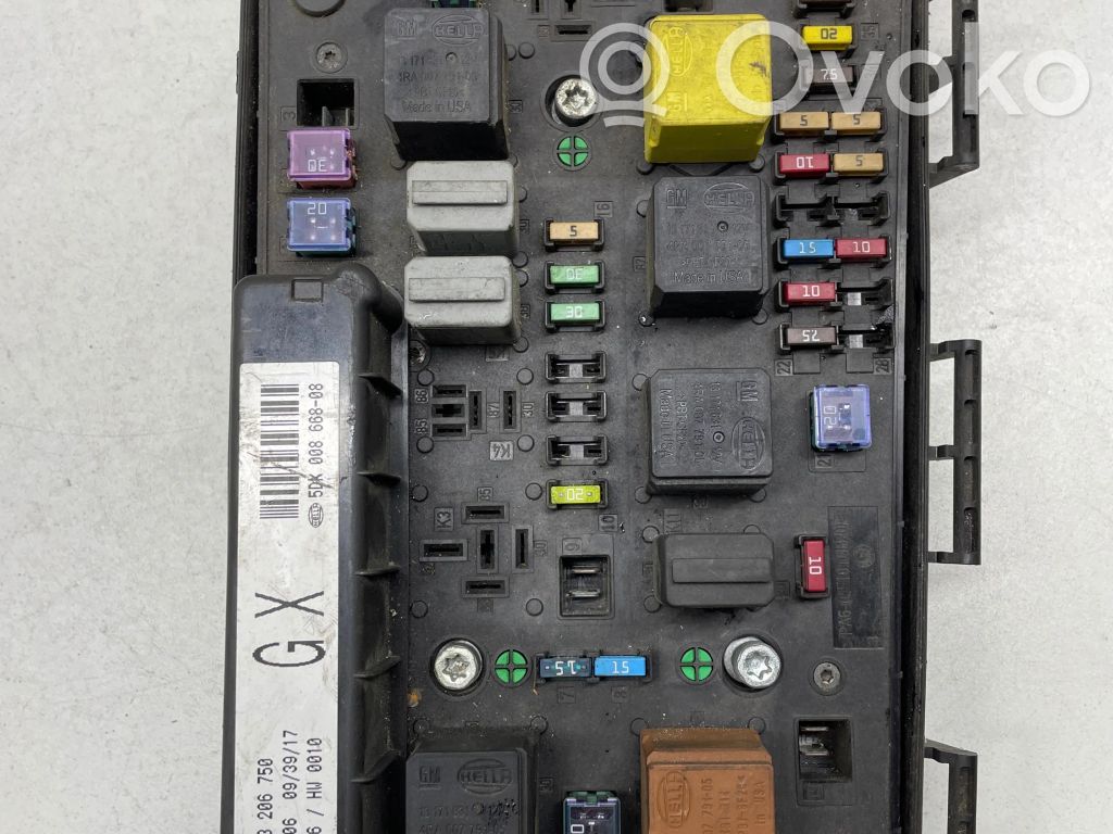 Opel Zafira B Ramka / Moduł bezpieczników 