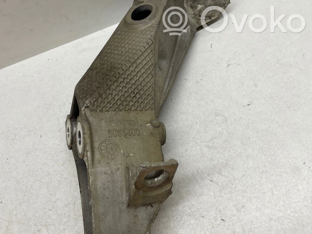 Saab 9-5 Engine mounting bracket 