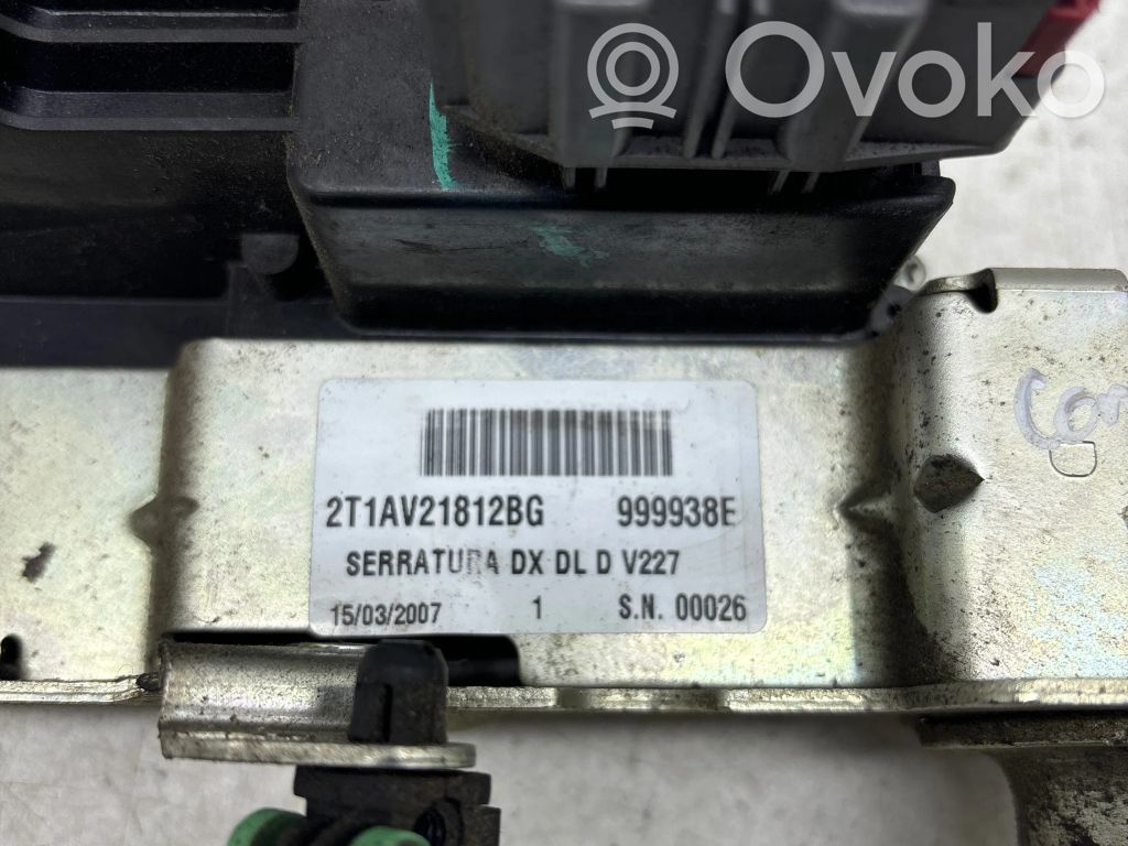 Ford Connect Priekšpusē slēdzene 