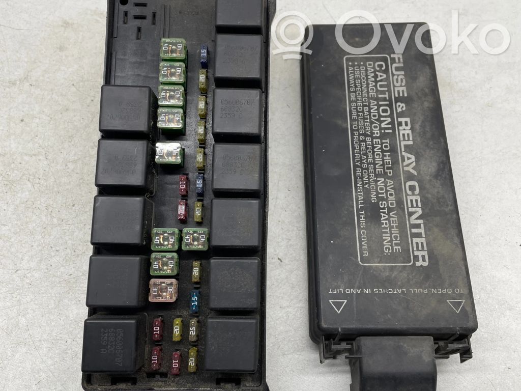 Chrysler Voyager Fuse box set 