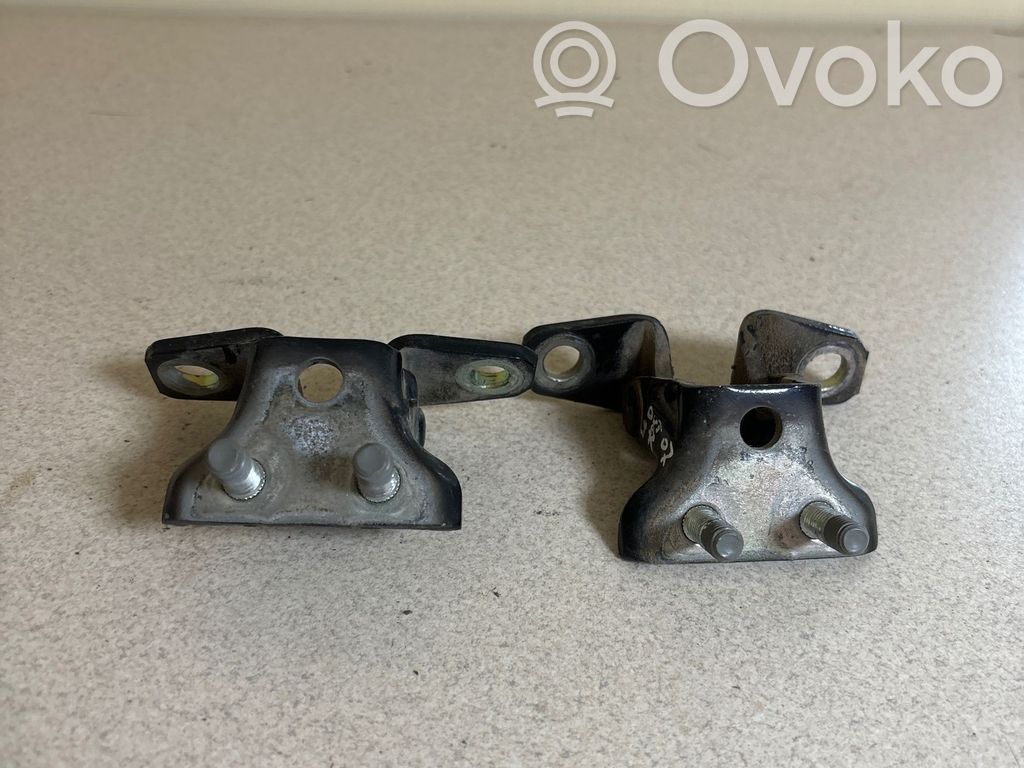 Mitsubishi Outlander Tailgate/trunk/boot hinge 