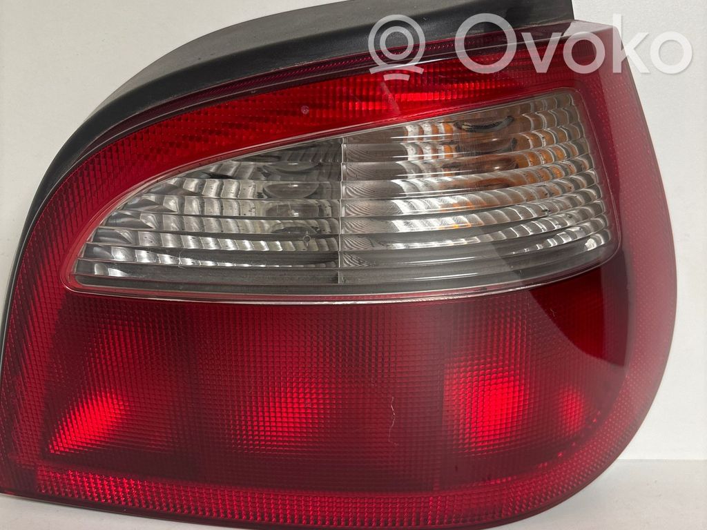 Renault Megane I Aizmugurējais lukturis virsbūvē 