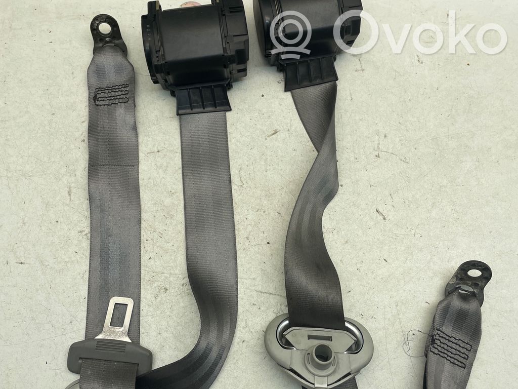 Volkswagen Golf IV Cinturón trasero 