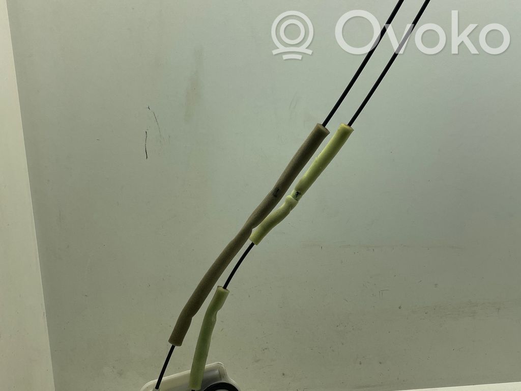 Mazda 2 Front door lock 