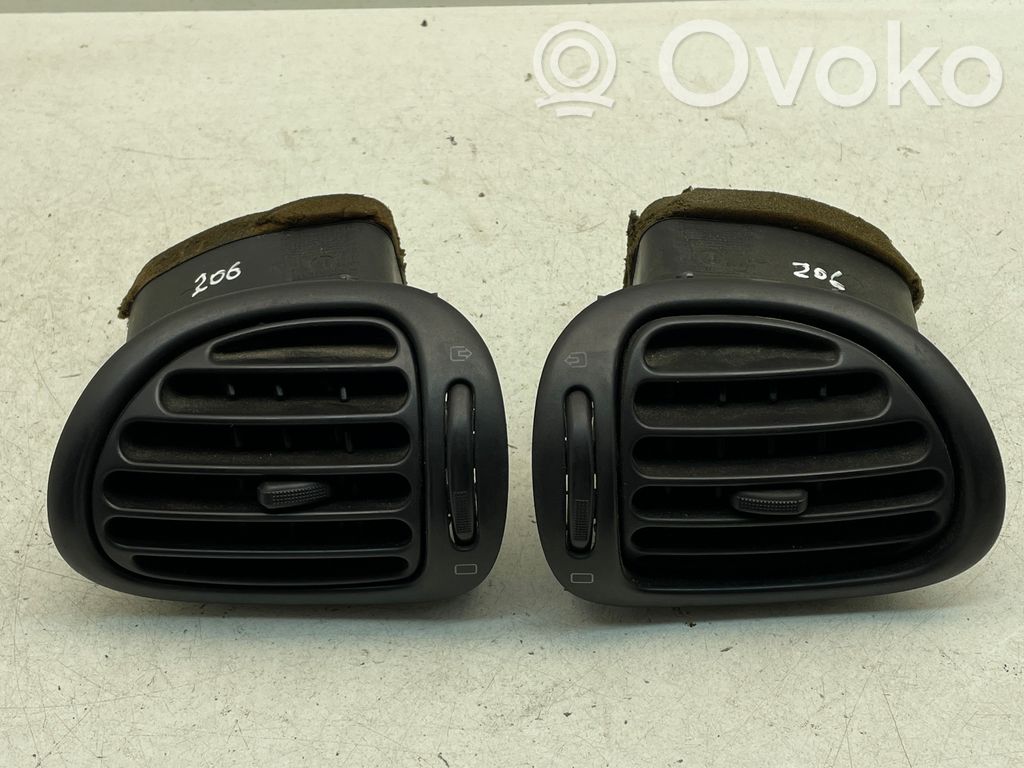 Peugeot 206 Dashboard side air vent grill/cover trim 