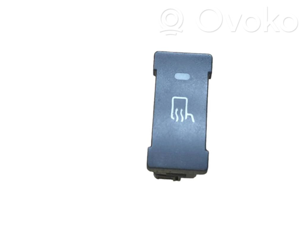 Mirror heating switch