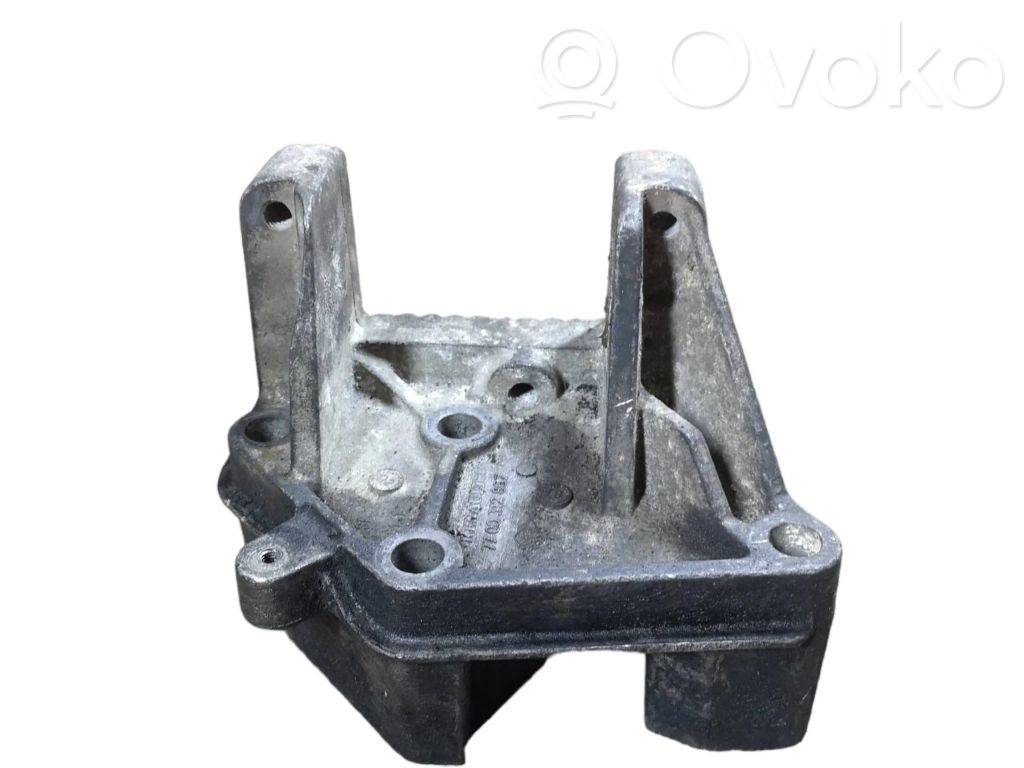 Renault Trafic II (X83) Engine mounting bracket 