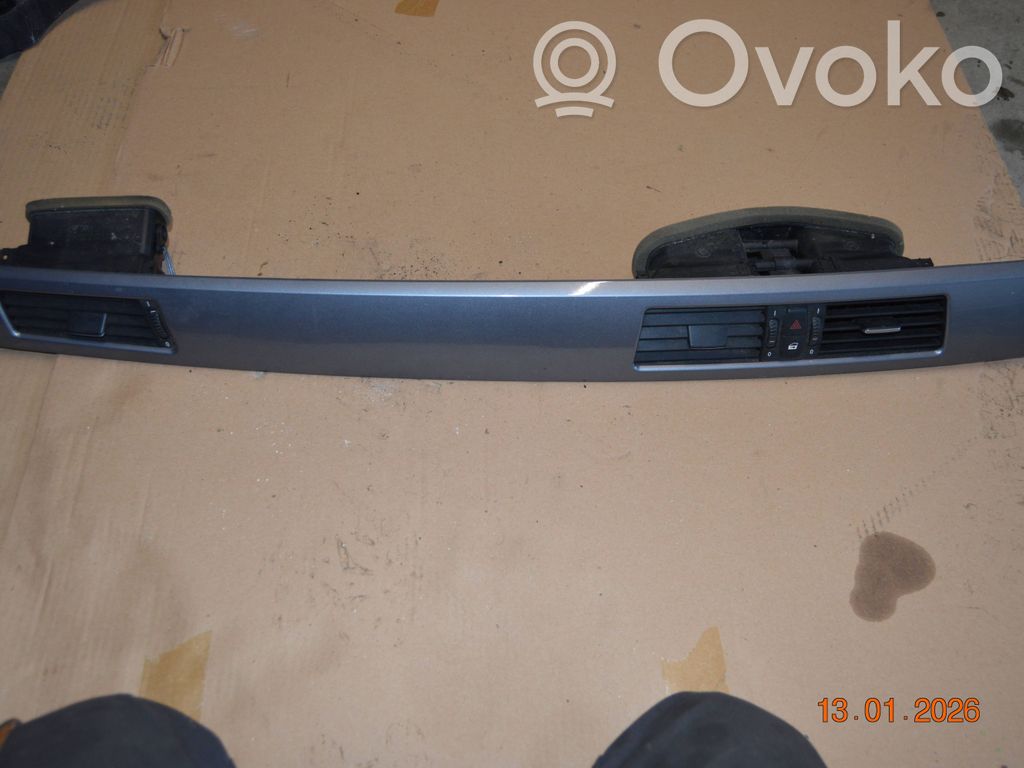 BMW 5 E60 E61 Centrinės oro grotelės 