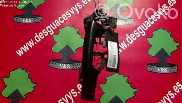 Volkswagen PASSAT B6 Front door exterior handle 