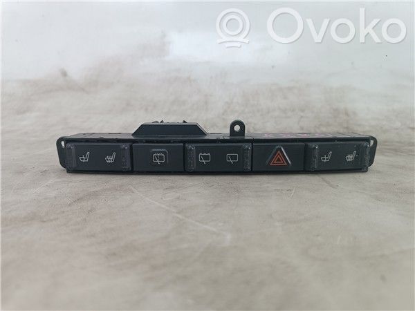 Chrysler Voyager Hätävilkkujen kytkin 