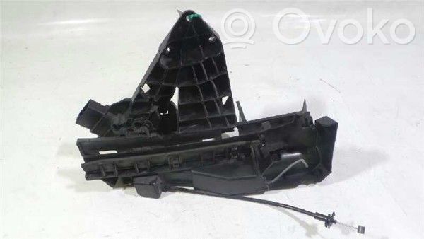 Ford Focus Priekšpusē slēdzene 