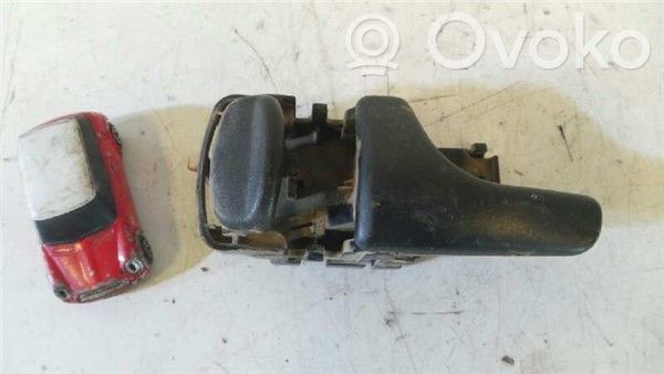 Nissan Terrano Manecilla interna puerta delantera 