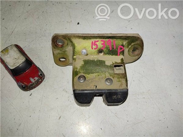 Volvo S40, V40 Spyna galinio dangčio 