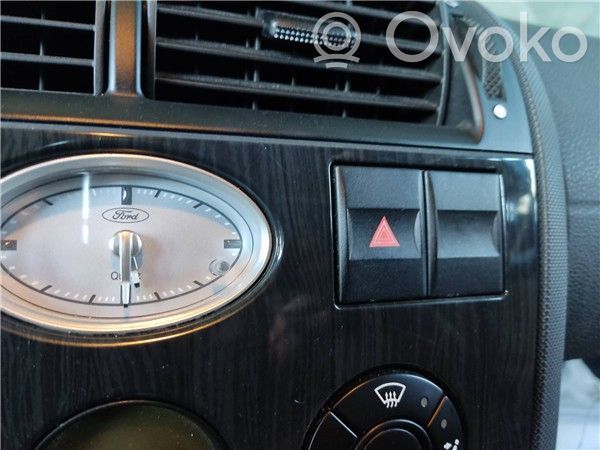 Ford Mondeo Mk III Включатель аварийных фонарей 