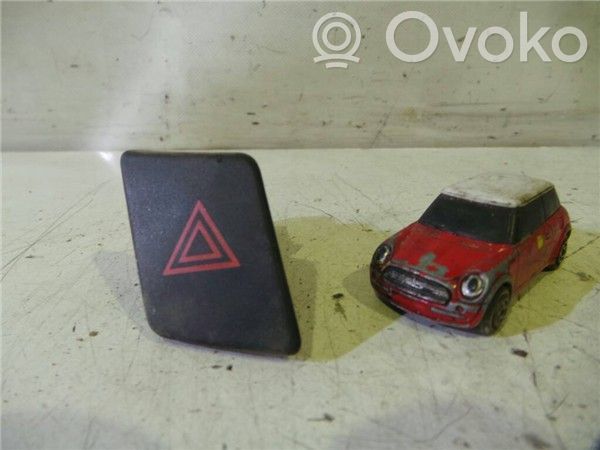 Toyota Yaris Botón interruptor de luz de peligro 
