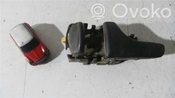Nissan Terrano Manecilla interna puerta delantera 
