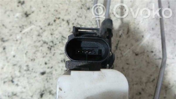 Audi A4 S4 B5 8D Priekšpusē slēdzene 