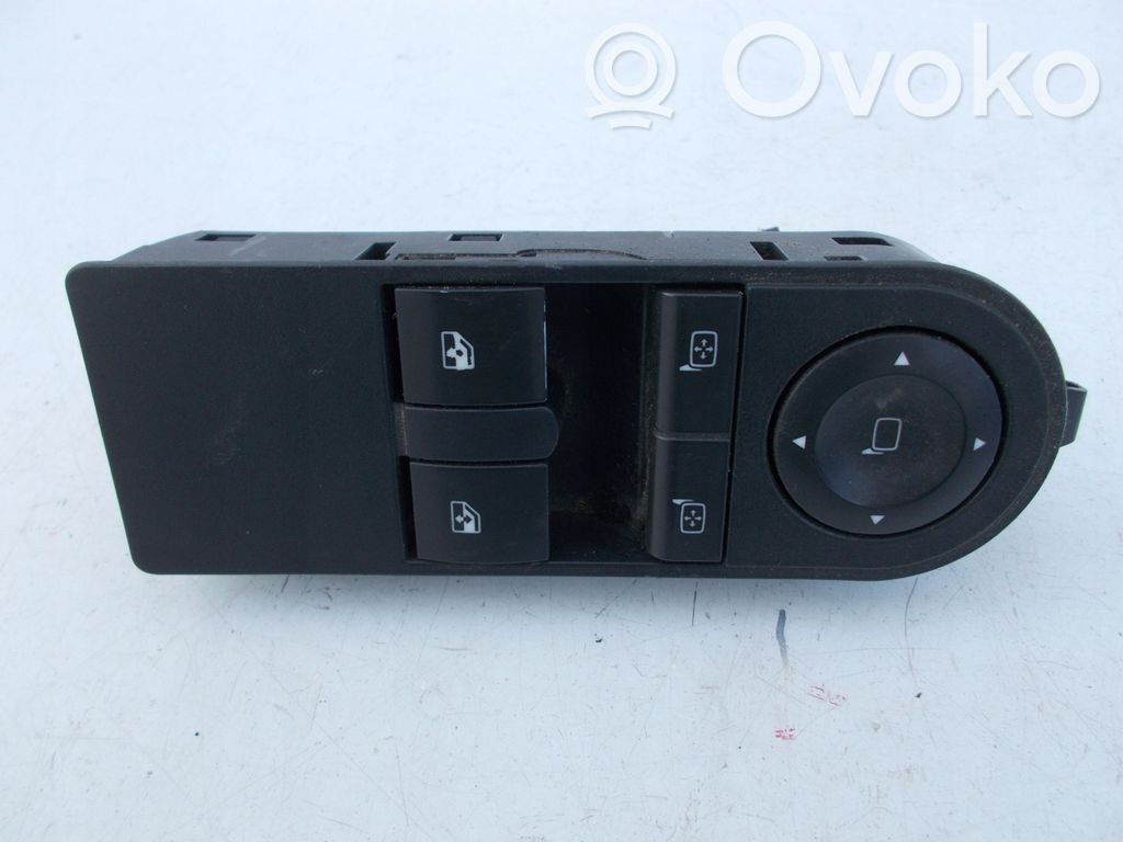 Opel Astra H Electric window control switch 