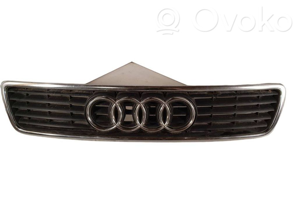 Audi A4 S4 B5 8D Etusäleikkö 