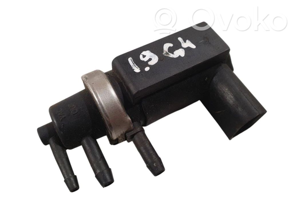 Volkswagen Golf IV Zawór podciśnienia / Elektrozawór turbiny 