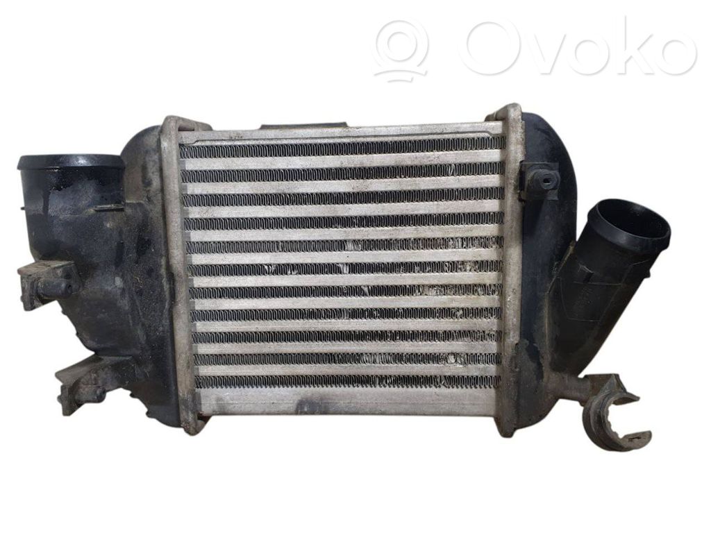 Audi A4 S4 B7 8E 8H Chłodnica powietrza doładowującego / Intercooler 
