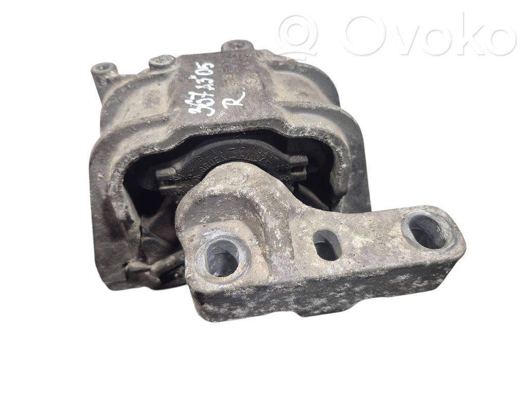Engine mount bracket   1K0199262A