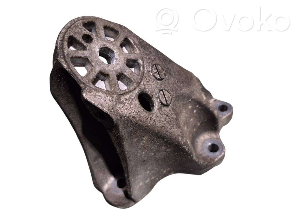 Volkswagen Touareg II Engine mounting bracket 
