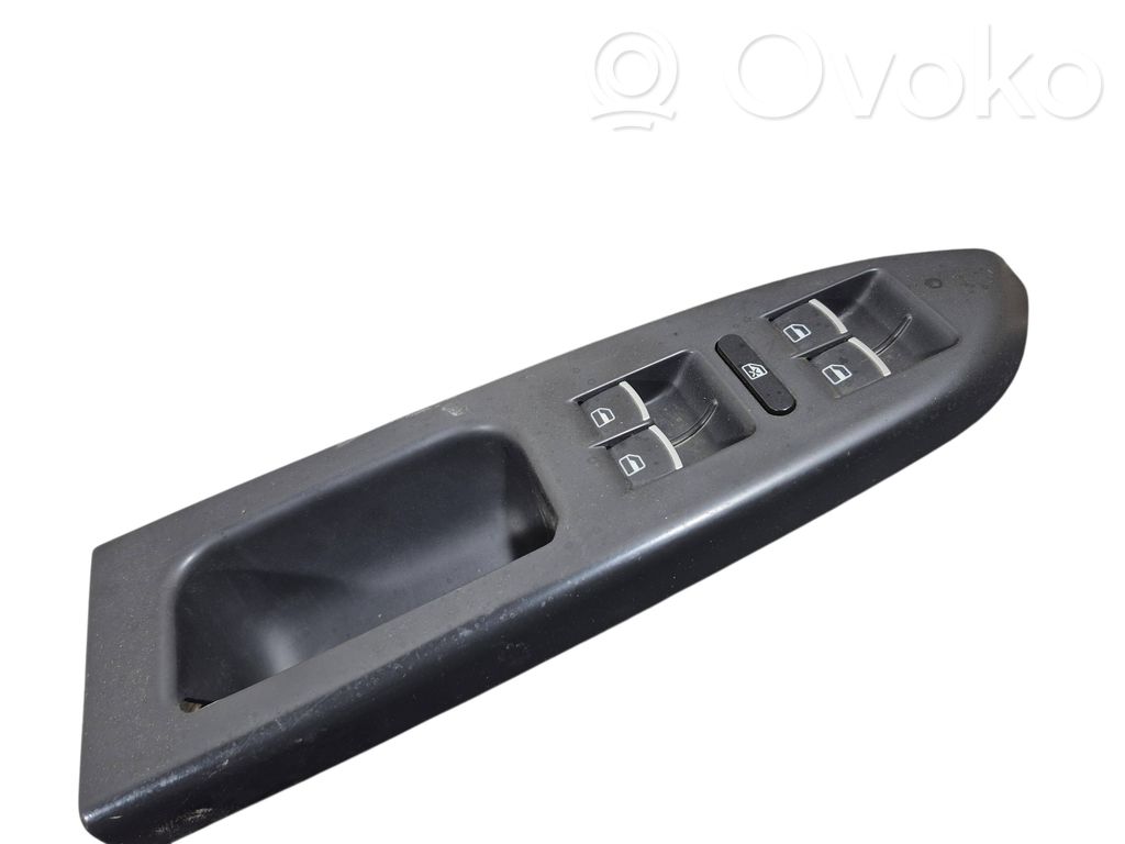 Volkswagen Touran II Przyciski szyb 