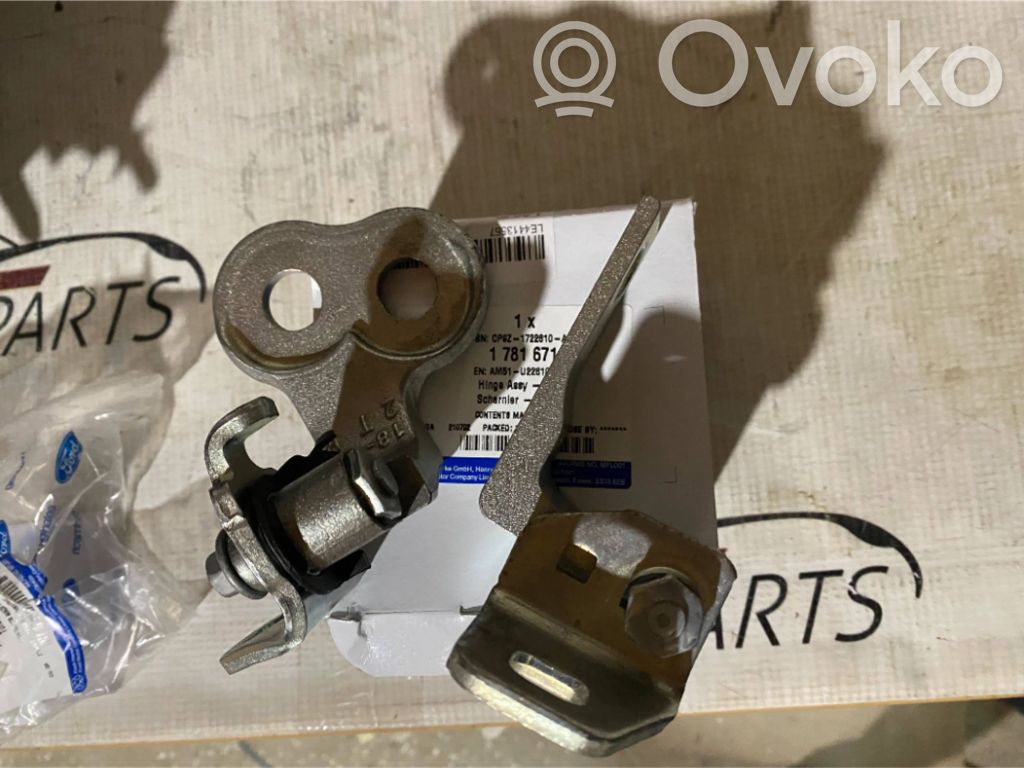 Ford Focus Front door lower hinge 