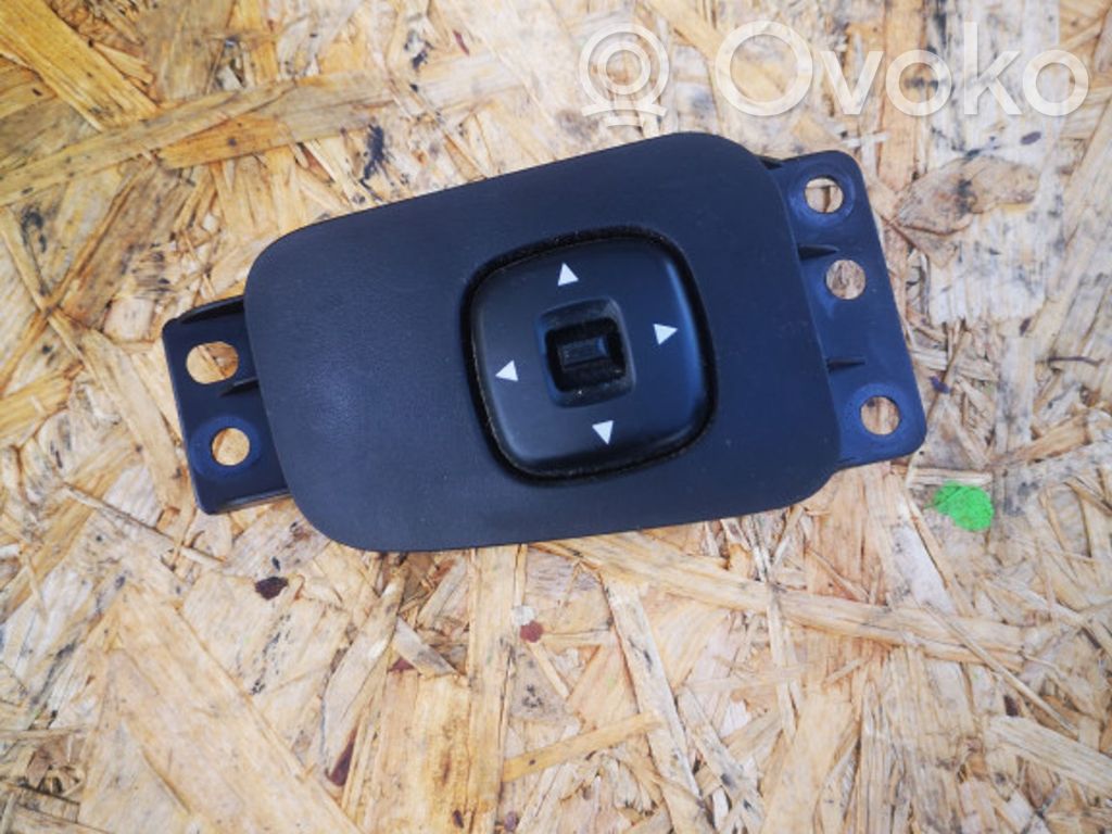 Wing mirror switch   LD4766600
