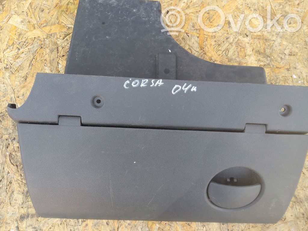 Opel Corsa C Daiktadėžės (bordačioko) komplektas 