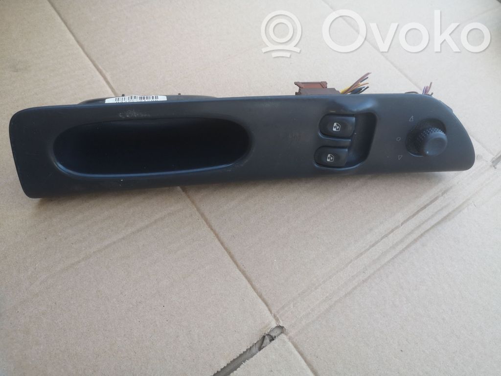 Renault Laguna I Electric window control switch 