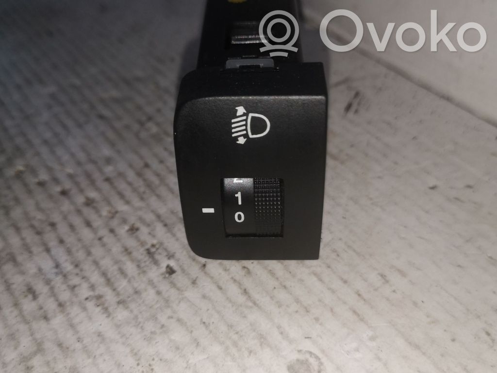 Hyundai Tucson JM Headlight level height control switch 