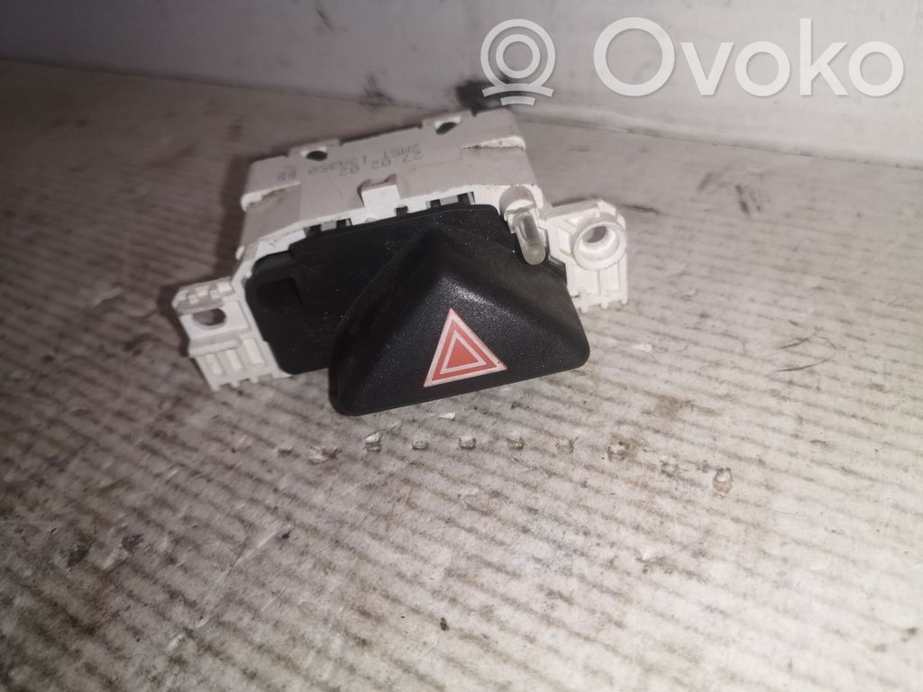 Ford Focus Botón interruptor de luz de peligro 
