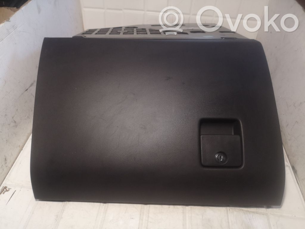 Opel Vectra C Glove box 