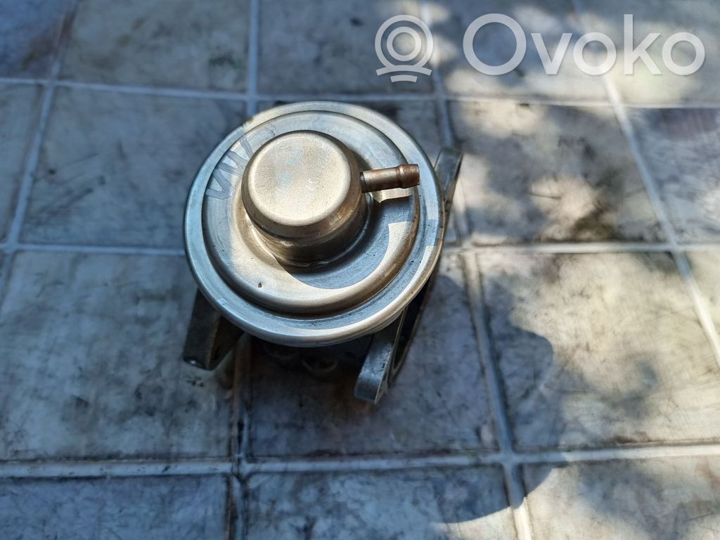 Volkswagen Touran I EGR valve 