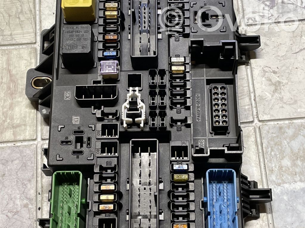 Opel Astra H Módulo de fusible 