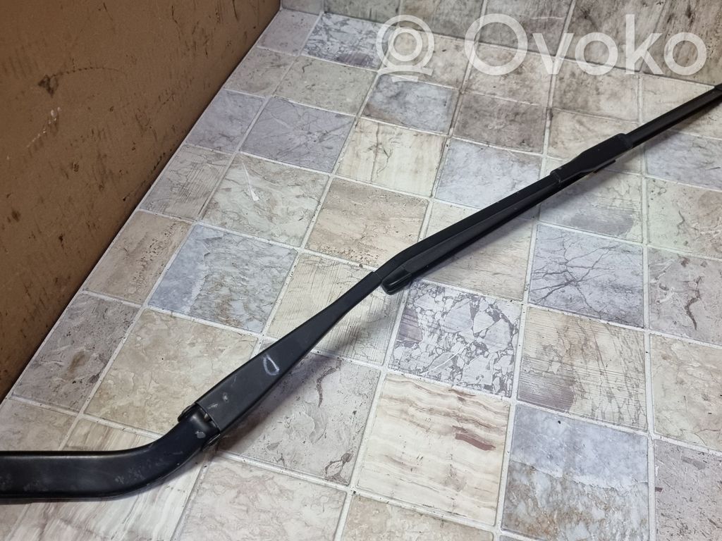 BMW 1 E81 E87 Front wiper blade arm 
