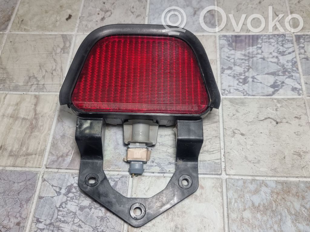 Toyota Corolla E120 E130 Kolmas/lisäjarruvalo 