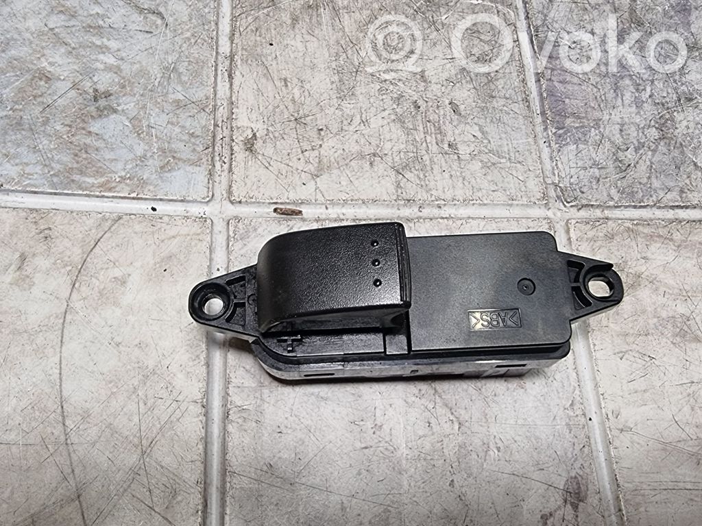 Electric window control switch   CC3366370A