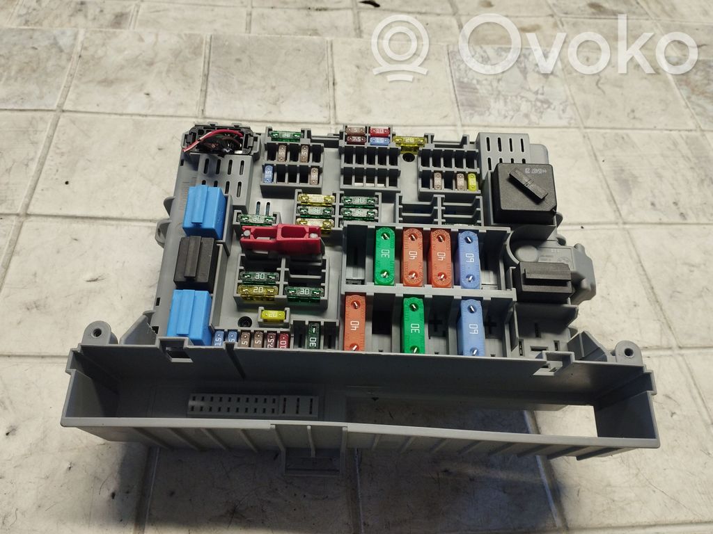 BMW 1 E81 E87 Drošinātāju bloks 
