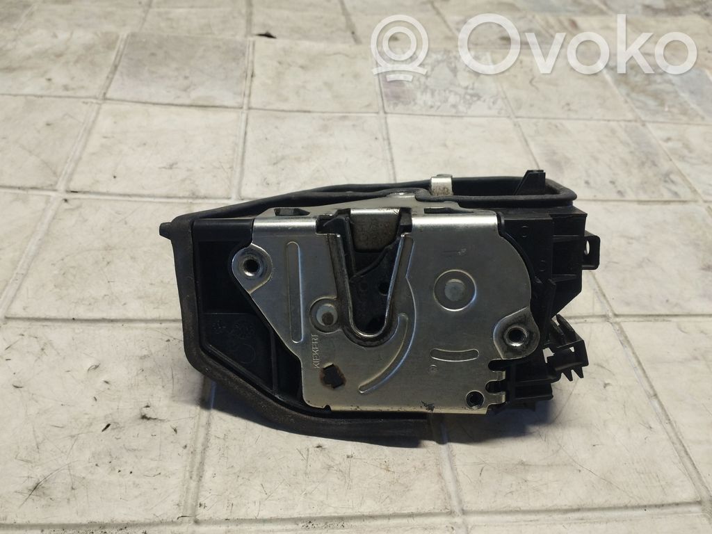 BMW 1 E81 E87 Front door lock 