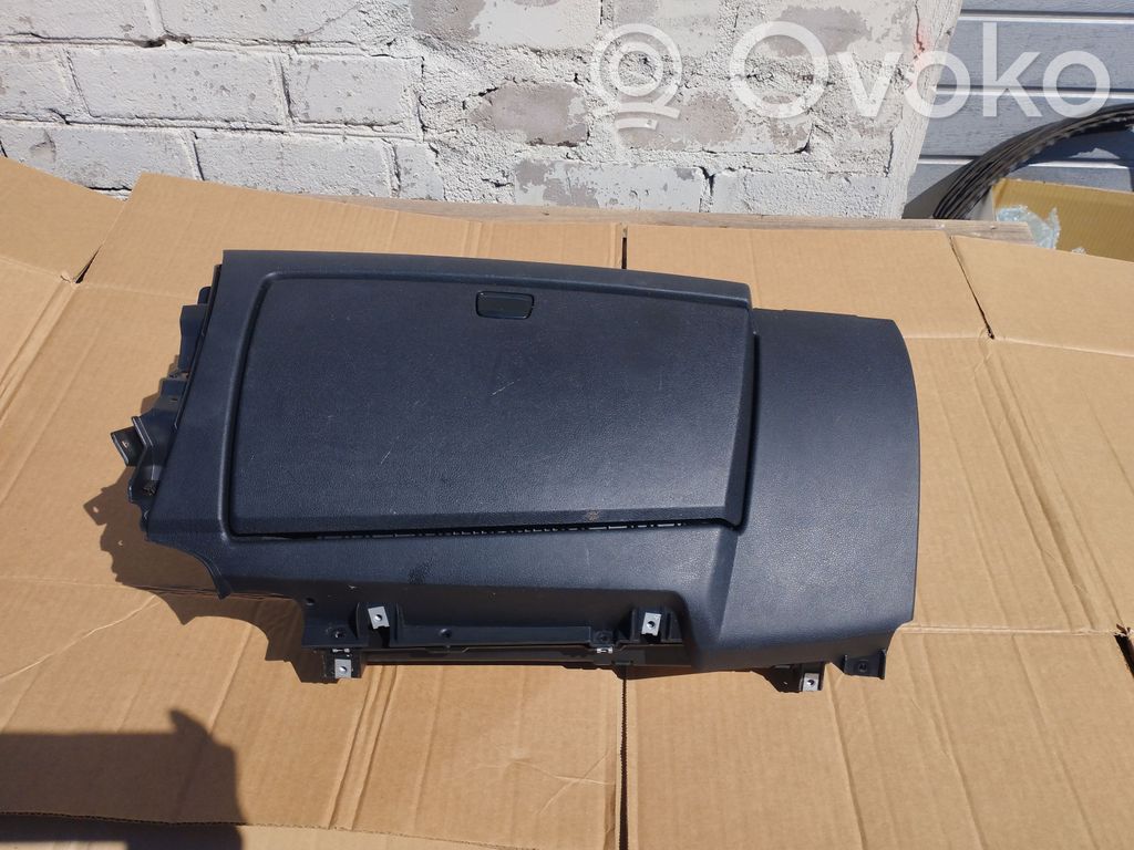 BMW 1 E81 E87 Glove box 