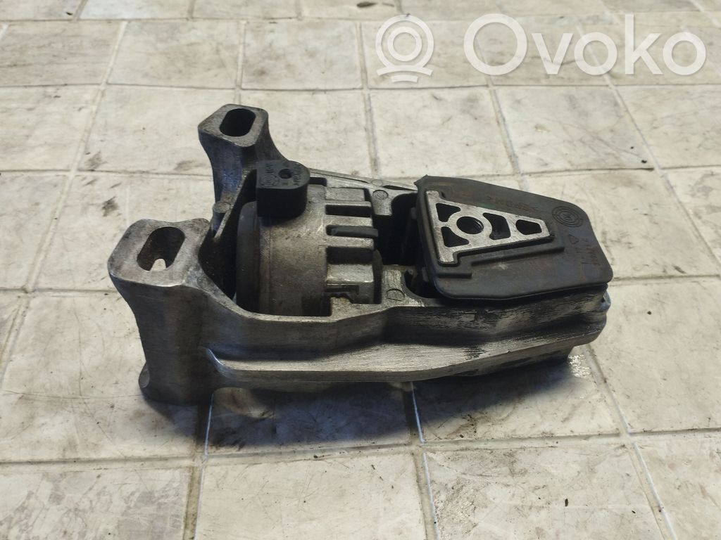 Peugeot 607 Engine mount bracket 