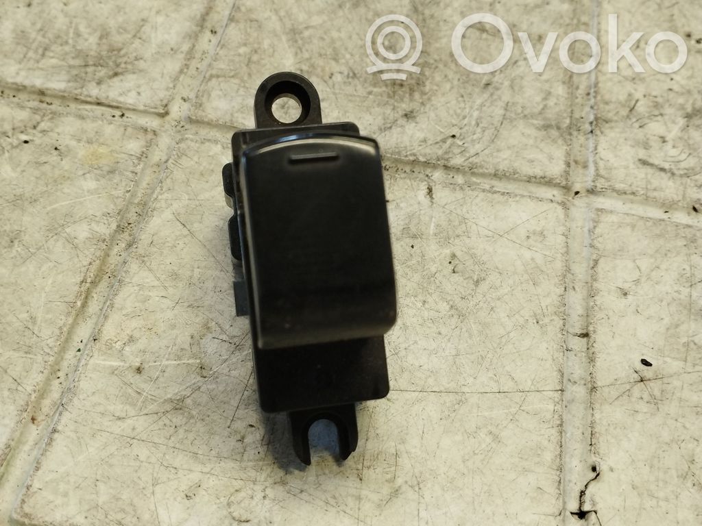 Nissan Note (E11) Electric window control switch 