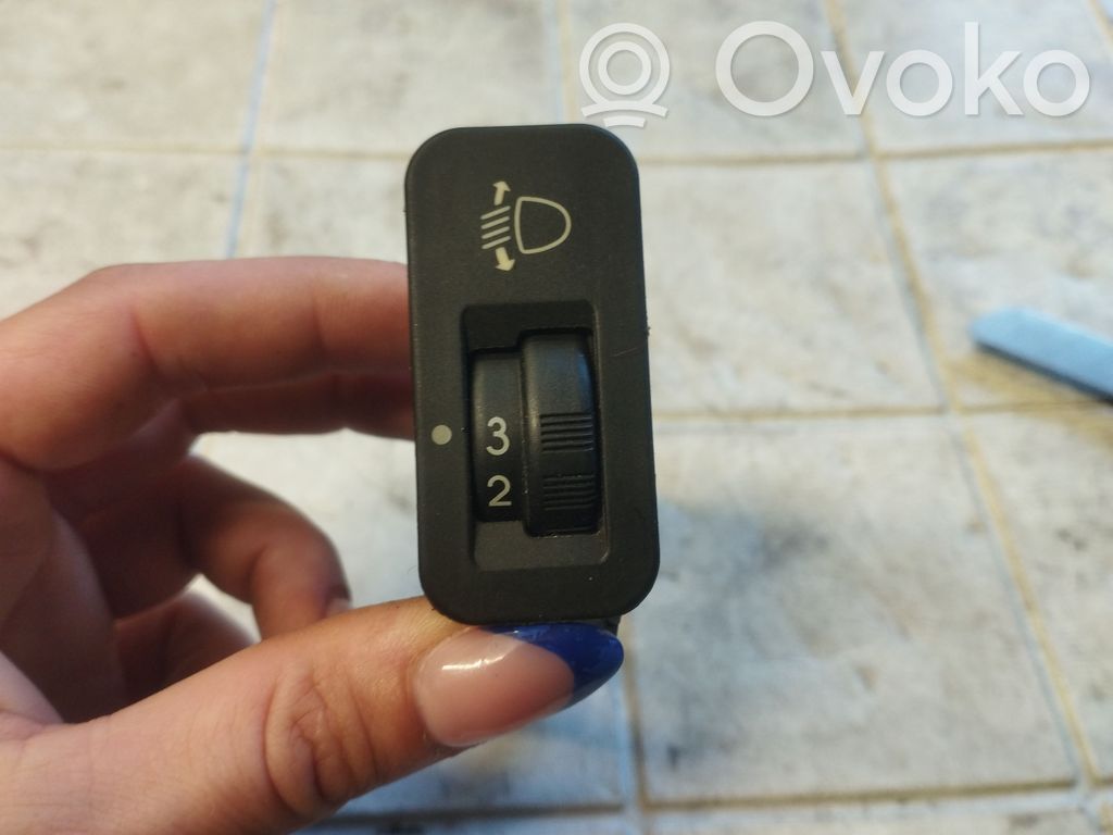 Peugeot 206 Headlight level height control switch 