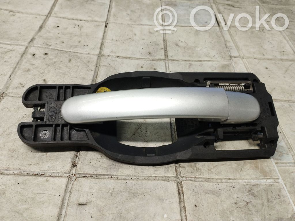 Manecilla externa puerta trasera   8Z0837885A,8Z0837886A,8Z0837885