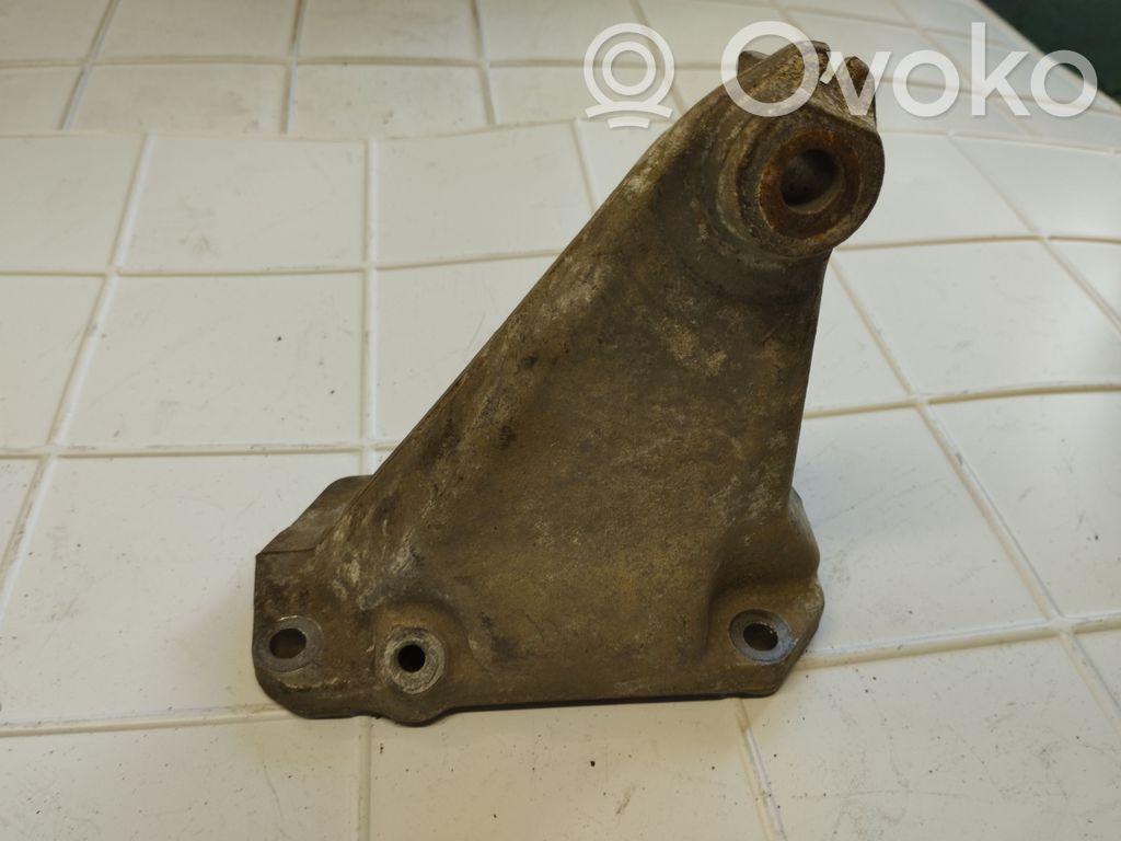 Mercedes-Benz E W211 Engine mounting bracket 