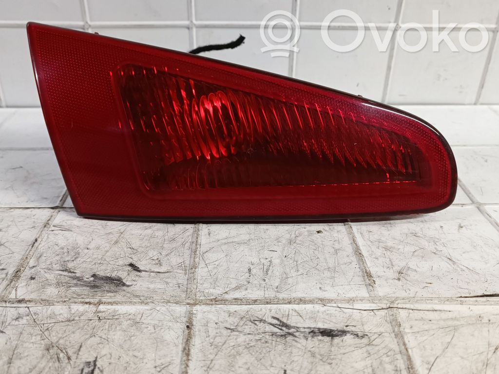 Alfa Romeo 147 Aizmugurējais lukturis pārsegā 