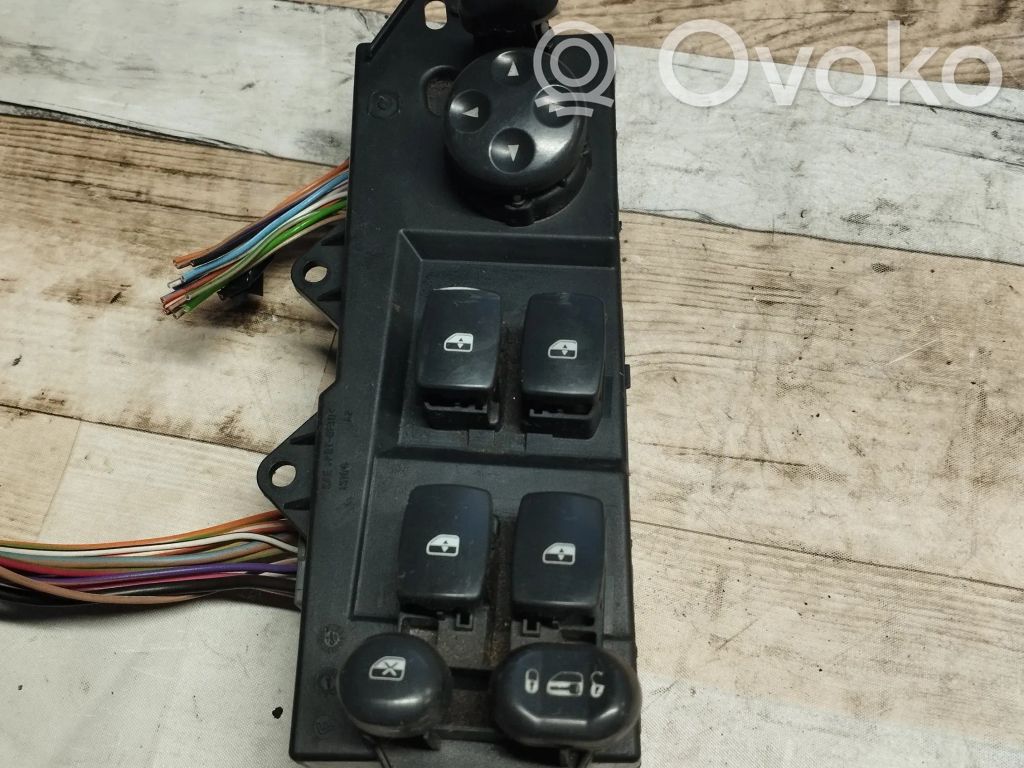 Chrysler Pacifica Electric window control switch 